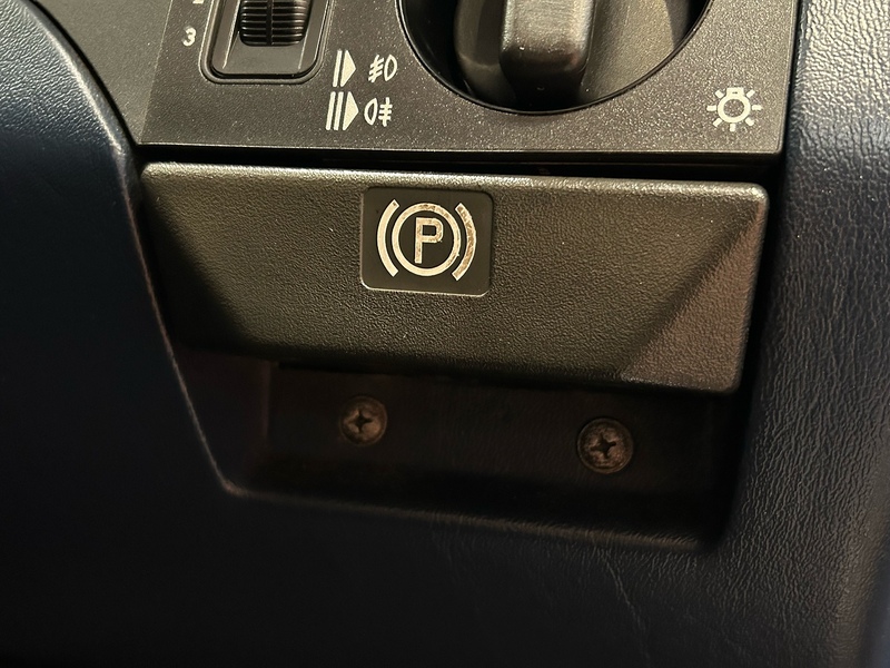 Mercedes-Benz Saloon 2.2 Manual Petrol