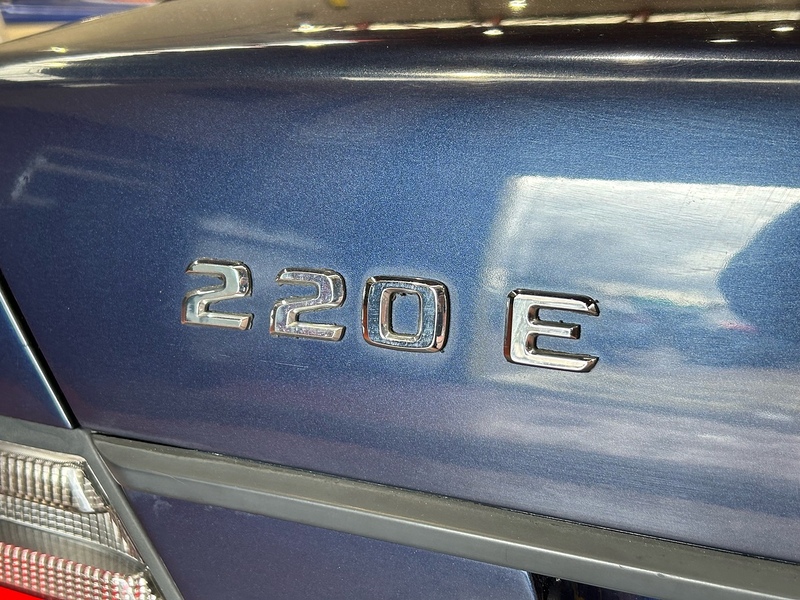 Mercedes-Benz Saloon 2.2 Manual Petrol