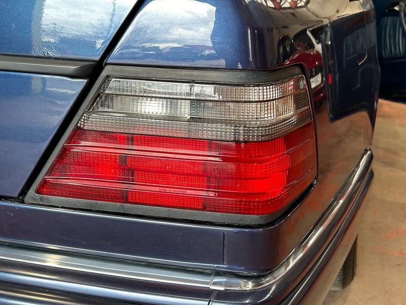 Mercedes-Benz Saloon 2.2 Manual Petrol