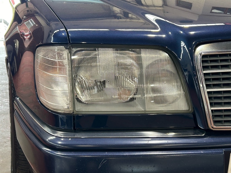 Mercedes-Benz Saloon 2.2 Manual Petrol