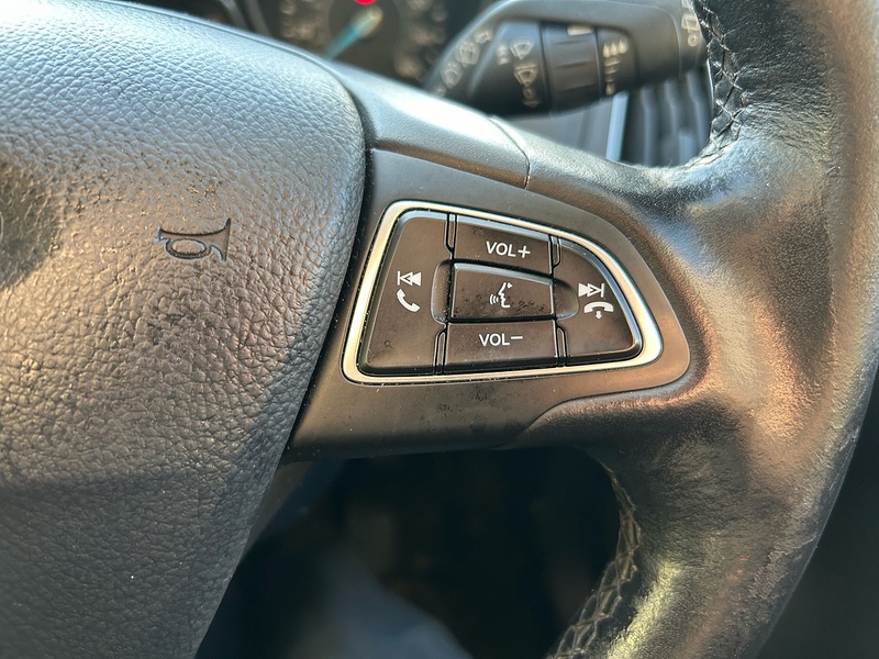 Ford T EcoBoost Titanium Hatchback 1.0 Manual Petrol