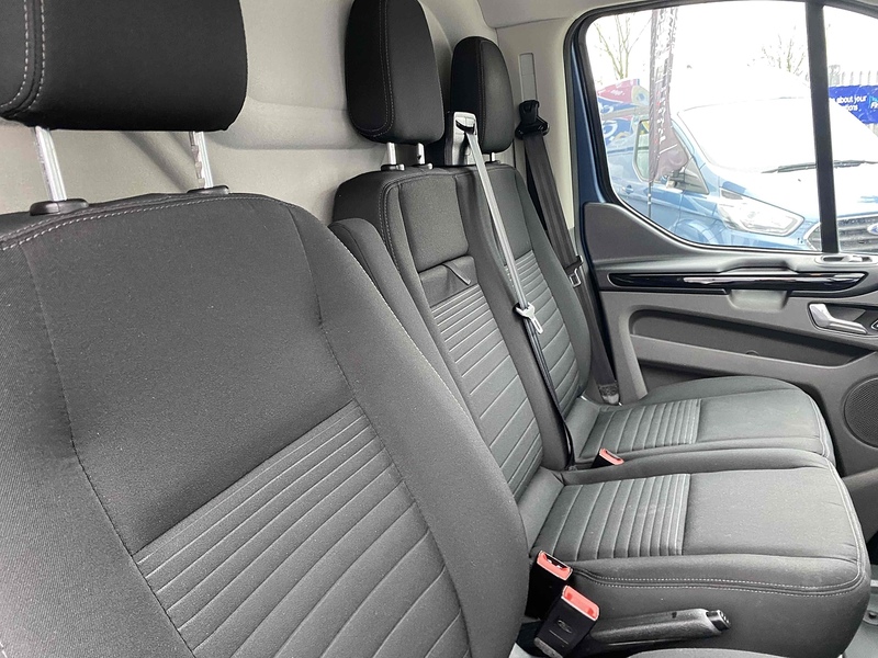 Ford 2.0 300 EcoBlue Limited Panel Van 5dr Diesel Manual L2 H1 Euro 6 (s/s) (130 ps)