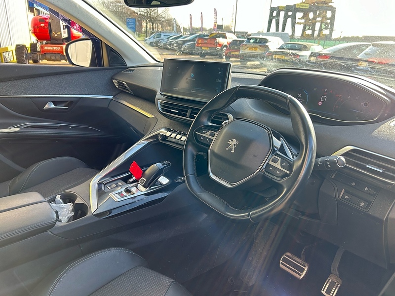 Peugeot 1.5 BlueHDi Allure Premium + SUV 5dr Diesel EAT Euro 6 (s/s) (130 ps)