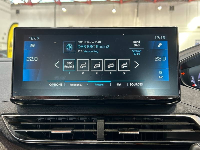 Peugeot 1.5 BlueHDi Allure Premium + SUV 5dr Diesel EAT Euro 6 (s/s) (130 ps)