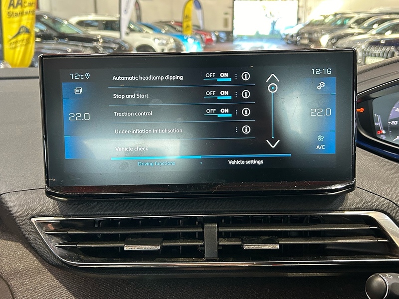 Peugeot 1.5 BlueHDi Allure Premium + SUV 5dr Diesel EAT Euro 6 (s/s) (130 ps)