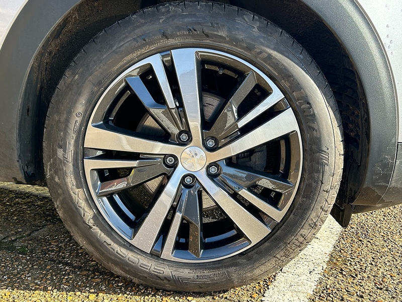 Peugeot 1.5 BlueHDi Allure Premium + SUV 5dr Diesel EAT Euro 6 (s/s) (130 ps)