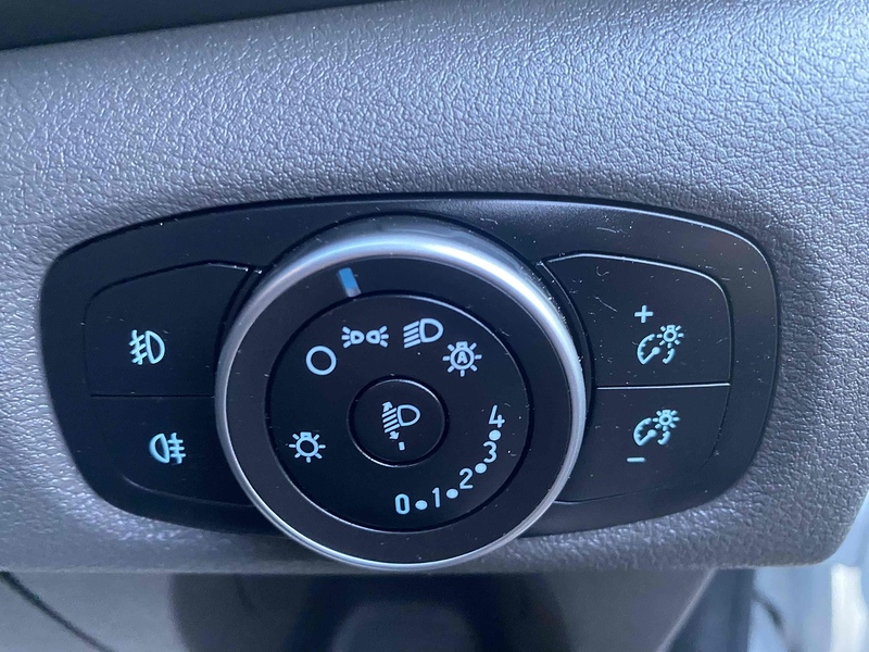 Ford 2.0 300 EcoBlue Limited Panel Van 5dr Diesel Manual L2 H1 Euro 6 (s/s) (130 ps)