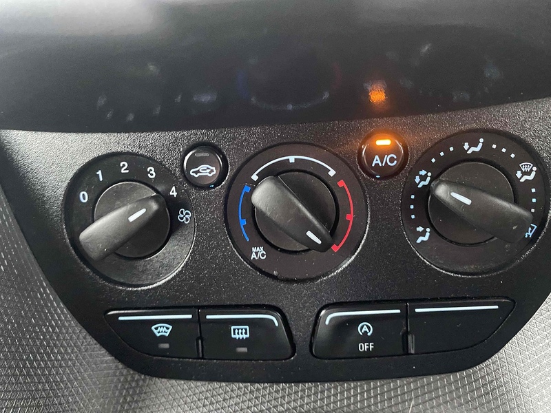 Ford 1.5 TDCi 240 Limited Panel Van 5dr Diesel Manual L2 H1 (119 g/km, 118 bhp)