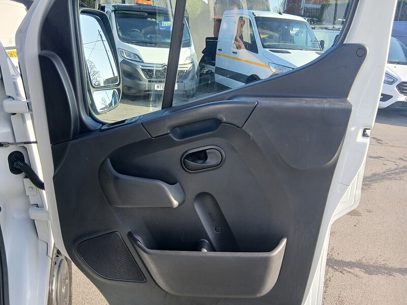 Renault ZE 31 33kWh Business Panel Van 4dr Electric Auto FWD MWB Medium Roof (i) (77 ps)