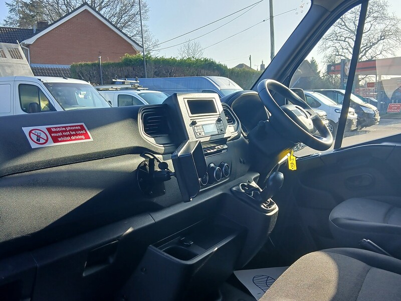 Renault ZE 31 33kWh Business Panel Van 4dr Electric Auto FWD MWB Medium Roof (i) (77 ps)