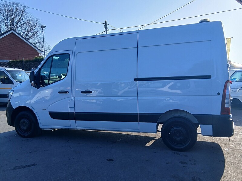 Renault ZE 31 33kWh Business Panel Van 4dr Electric Auto FWD MWB Medium Roof (i) (77 ps)