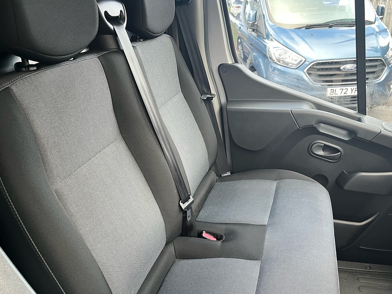 Renault dCi 35 Business Panel Van 2.3 Manual Diesel