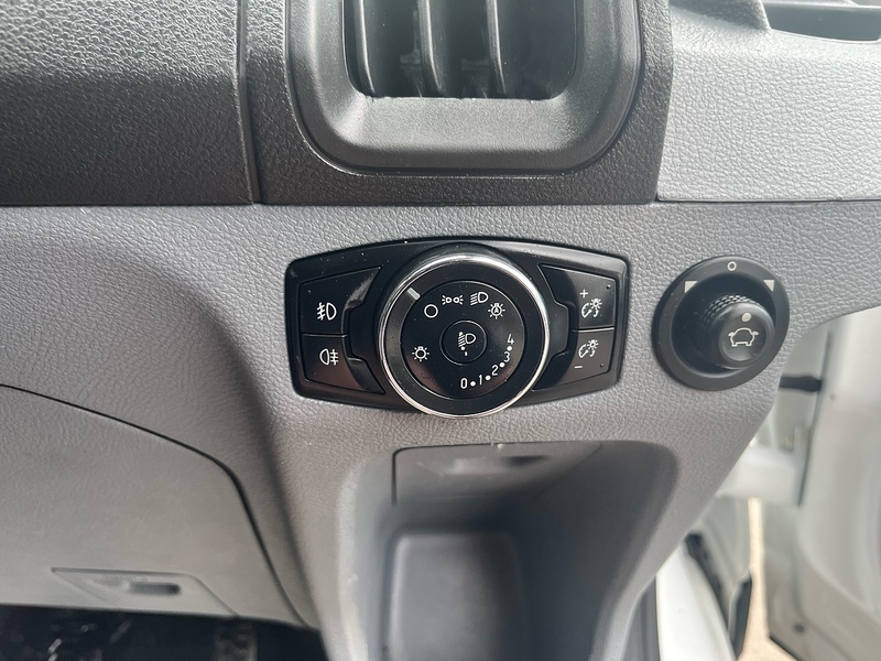 Ford 2.0 350 EcoBlue Chassis Cab 2dr Diesel Manual RWD L3 H1 Euro 6 (s/s) (130 ps)