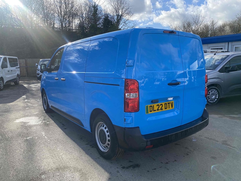 Vauxhall 3100 75kWh Dynamic Panel Van 6dr Electric Auto L1 H1 (7.4kW Charger) (136 ps)