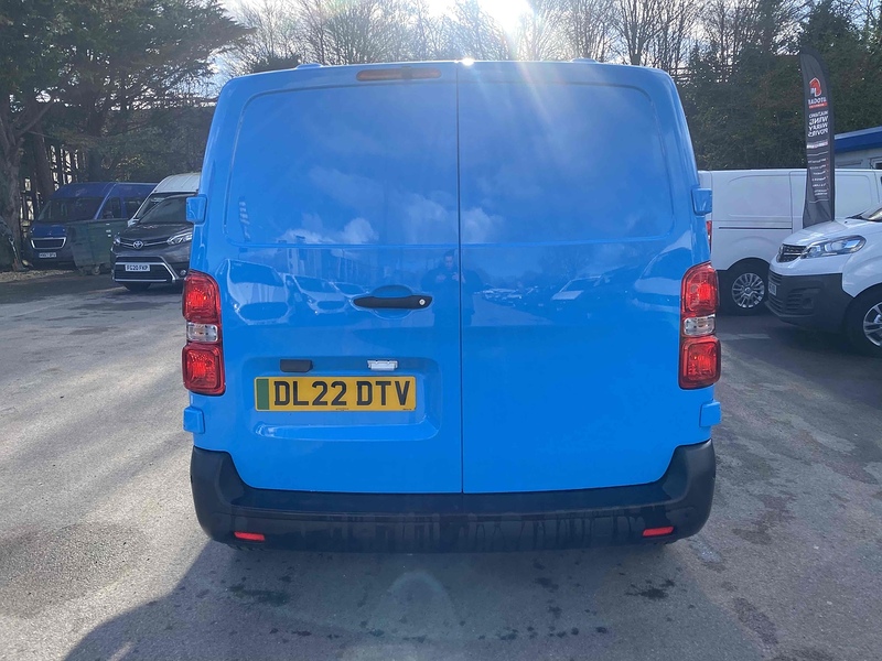 Vauxhall 3100 75kWh Dynamic Panel Van 6dr Electric Auto L1 H1 (7.4kW Charger) (136 ps)