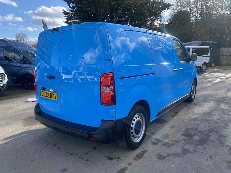 Vauxhall 3100 75kWh Dynamic Panel Van 6dr Electric Auto L1 H1 (7.4kW Charger) (136 ps)