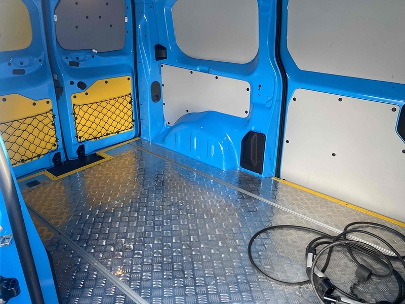 Vauxhall 3100 75kWh Dynamic Panel Van 6dr Electric Auto L1 H1 (7.4kW Charger) (136 ps)