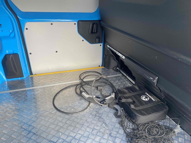 Vauxhall 3100 75kWh Dynamic Panel Van 6dr Electric Auto L1 H1 (7.4kW Charger) (136 ps)