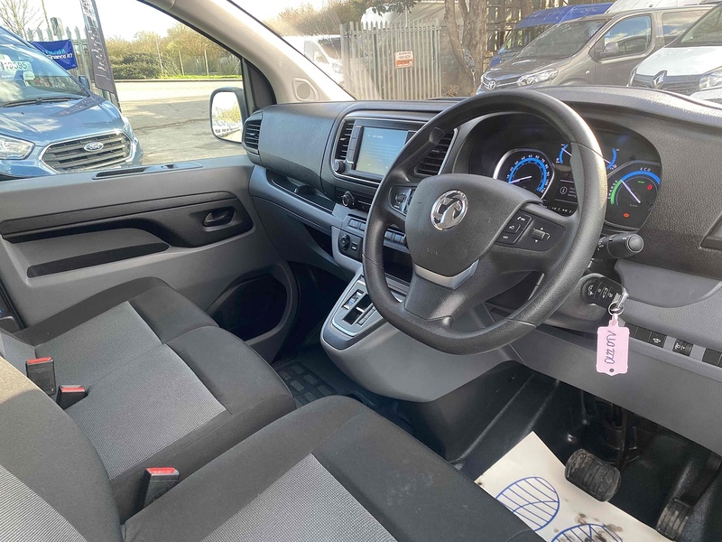 Vauxhall 3100 75kWh Dynamic Panel Van 6dr Electric Auto L1 H1 (7.4kW Charger) (136 ps)