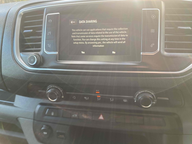 Vauxhall 3100 75kWh Dynamic Panel Van 6dr Electric Auto L1 H1 (7.4kW Charger) (136 ps)