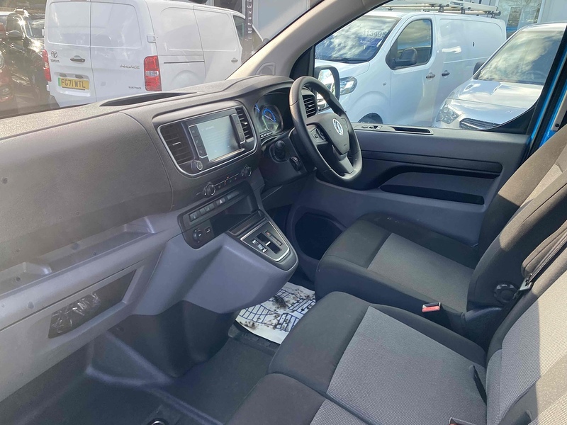 Vauxhall 3100 75kWh Dynamic Panel Van 6dr Electric Auto L1 H1 (7.4kW Charger) (136 ps)