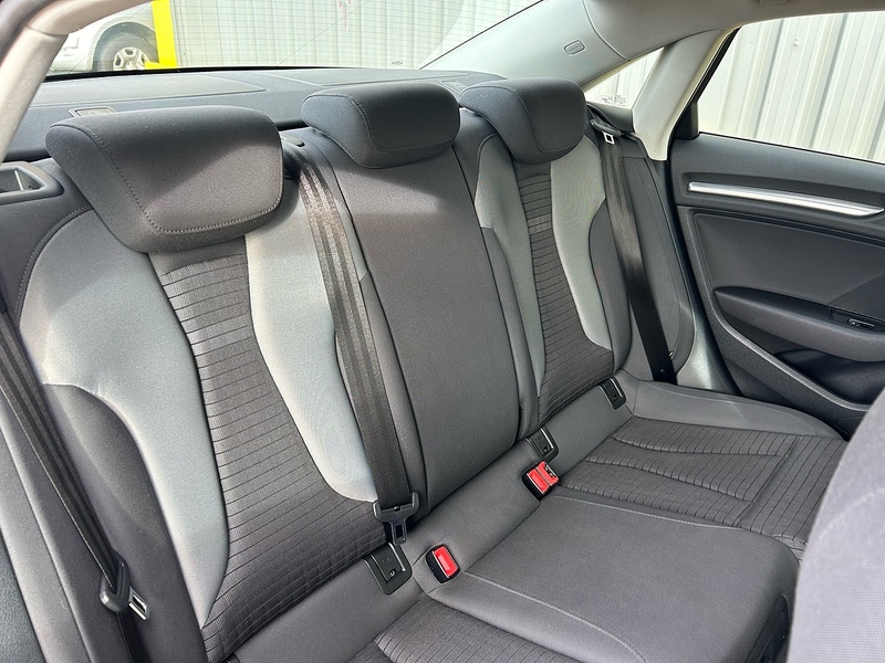 Audi 1.6 TDI Sport Saloon 4dr Diesel S Tronic Euro 6 (s/s) (Nav) (110 ps)