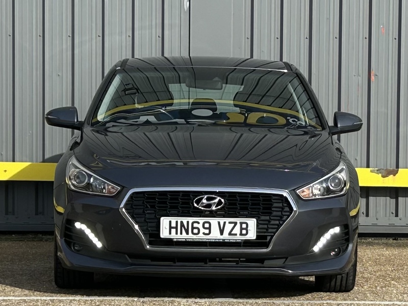 Hyundai CRDi SE Nav Hatchback 1.6 Automatic Diesel