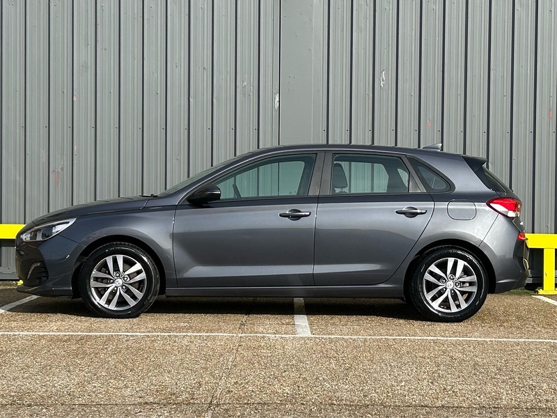 Hyundai CRDi SE Nav Hatchback 1.6 Automatic Diesel