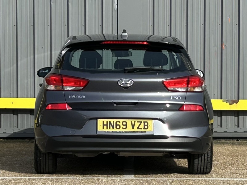 Hyundai CRDi SE Nav Hatchback 1.6 Automatic Diesel