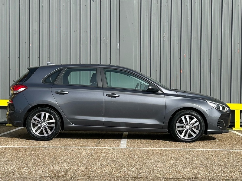 Hyundai CRDi SE Nav Hatchback 1.6 Automatic Diesel