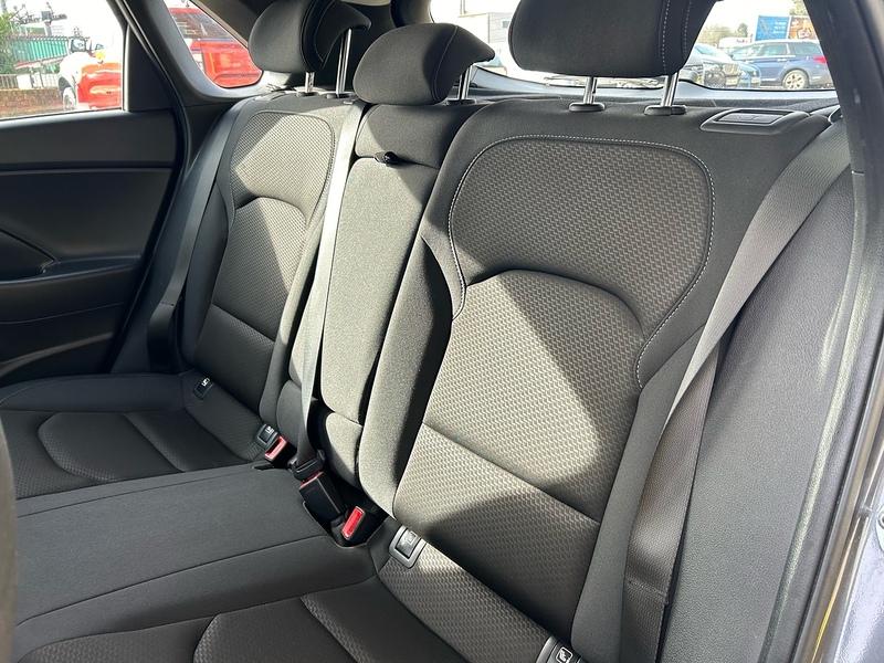 Hyundai CRDi SE Nav Hatchback 1.6 Automatic Diesel
