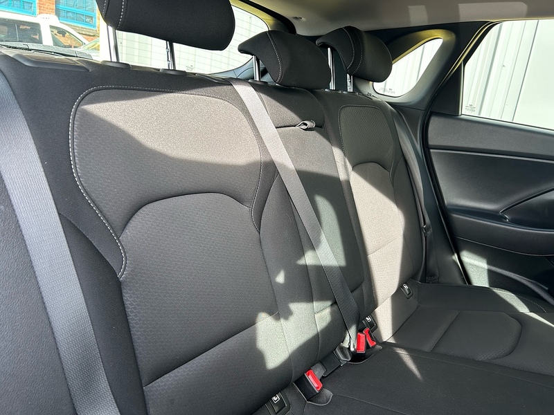 Hyundai CRDi SE Nav Hatchback 1.6 Automatic Diesel