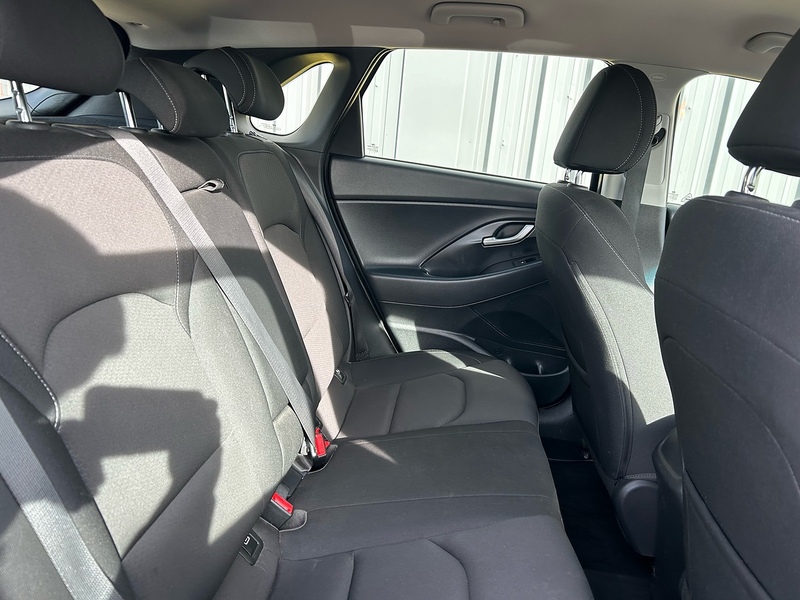 Hyundai CRDi SE Nav Hatchback 1.6 Automatic Diesel