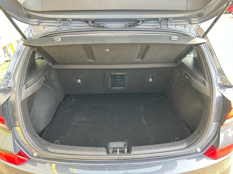 Hyundai CRDi SE Nav Hatchback 1.6 Automatic Diesel