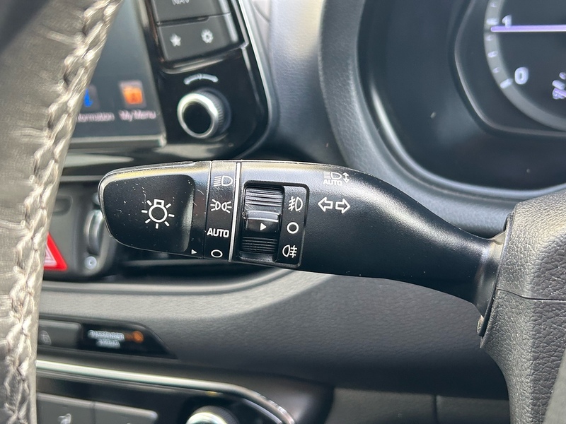 Hyundai CRDi SE Nav Hatchback 1.6 Automatic Diesel