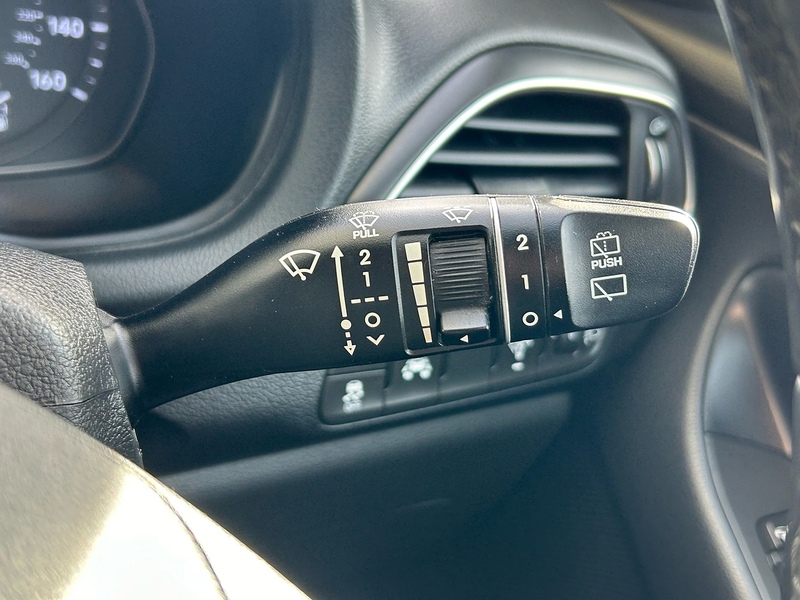 Hyundai CRDi SE Nav Hatchback 1.6 Automatic Diesel