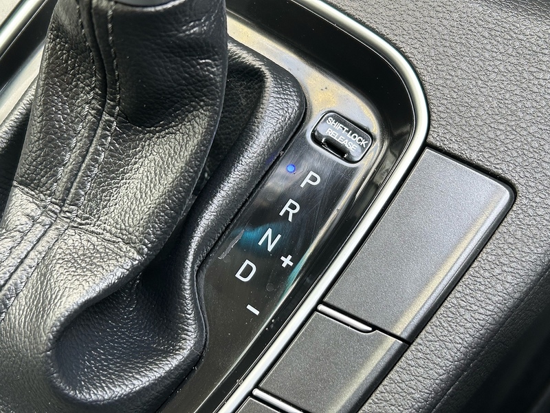 Hyundai CRDi SE Nav Hatchback 1.6 Automatic Diesel