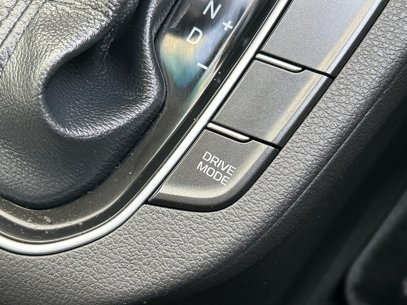 Hyundai CRDi SE Nav Hatchback 1.6 Automatic Diesel