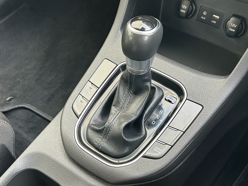 Hyundai CRDi SE Nav Hatchback 1.6 Automatic Diesel