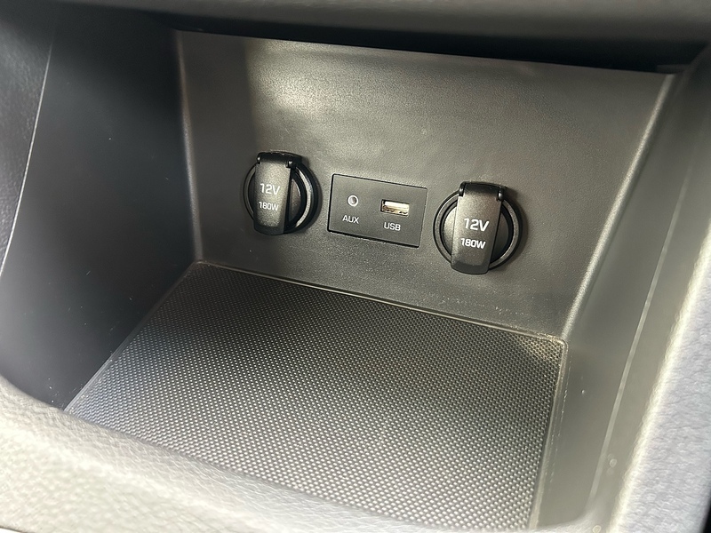 Hyundai CRDi SE Nav Hatchback 1.6 Automatic Diesel