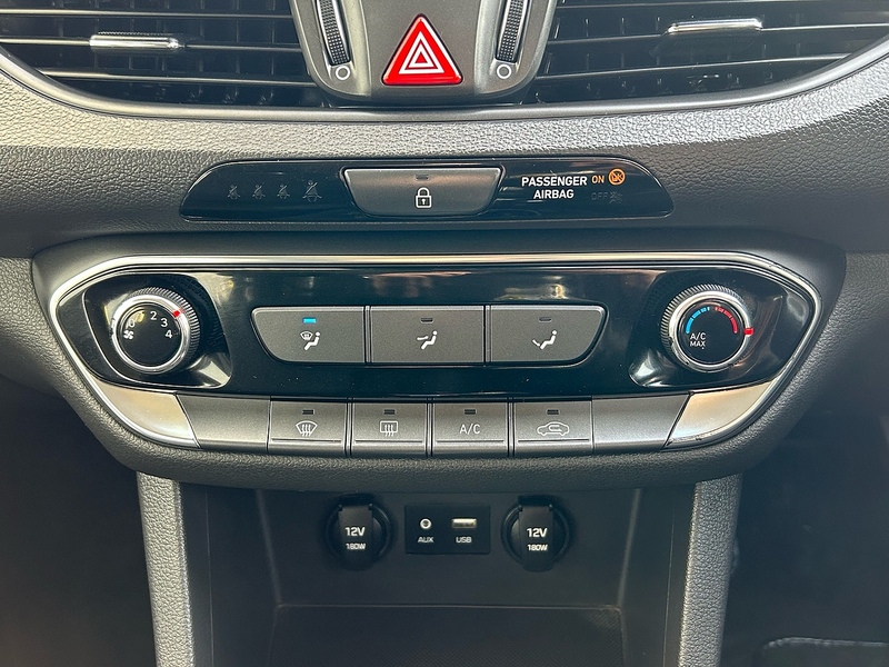 Hyundai CRDi SE Nav Hatchback 1.6 Automatic Diesel