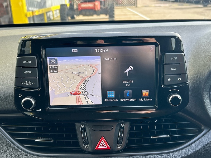 Hyundai CRDi SE Nav Hatchback 1.6 Automatic Diesel