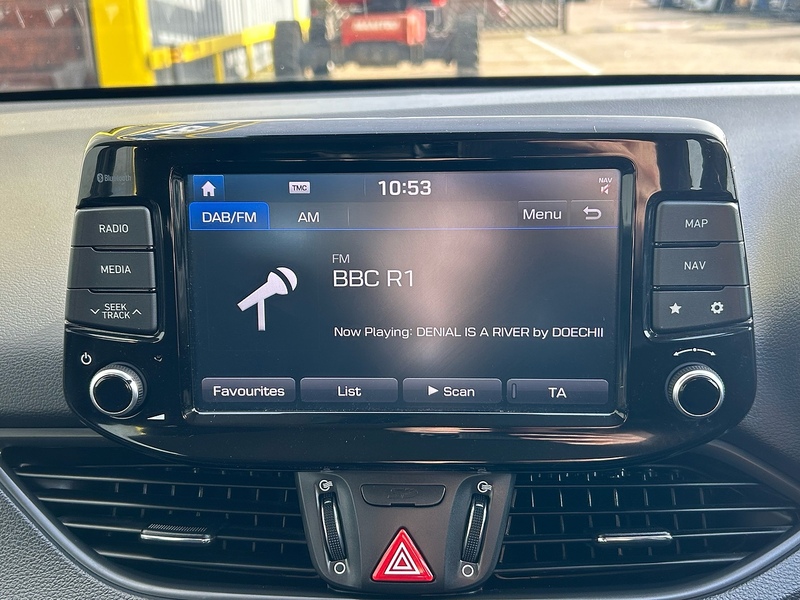 Hyundai CRDi SE Nav Hatchback 1.6 Automatic Diesel