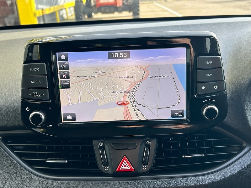 Hyundai CRDi SE Nav Hatchback 1.6 Automatic Diesel