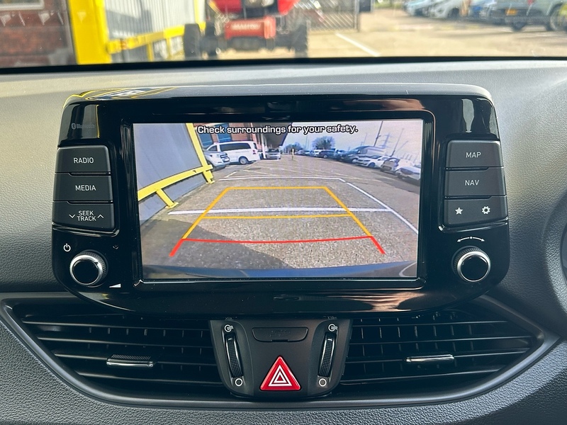 Hyundai CRDi SE Nav Hatchback 1.6 Automatic Diesel