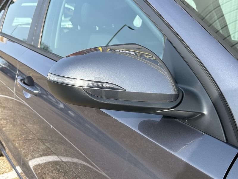 Hyundai CRDi SE Nav Hatchback 1.6 Automatic Diesel