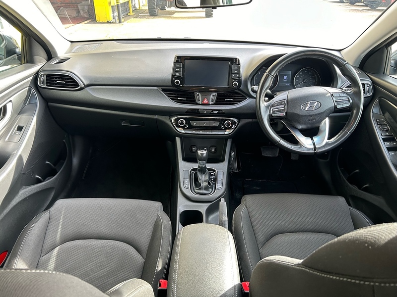 Hyundai CRDi SE Nav Hatchback 1.6 Automatic Diesel