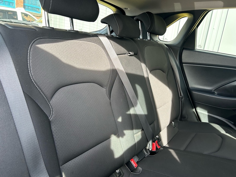Hyundai CRDi SE Nav Hatchback 1.6 Automatic Diesel