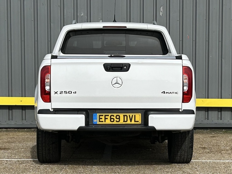 Mercedes-Benz CDI Progressive Pickup 2.3 Automatic Diesel