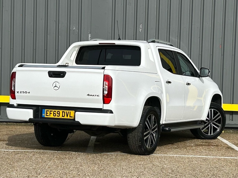 Mercedes-Benz CDI Progressive Pickup 2.3 Automatic Diesel